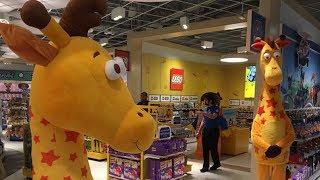 Look inside the first new Toys 'R' Us in New Jersey!