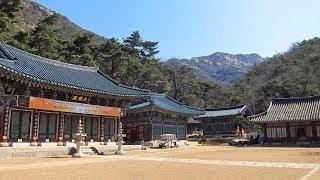 Hike up to Jingwansa Temple in Seoul, South Korea