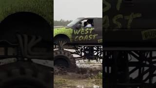 Mud Bogging Trucks #mudbog #mudpits #mud hole #offroad #mudslinging #shorts