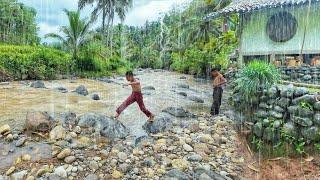 SUASANA SORE YANG TENANG, HUJAN TURUN DI KAMPUNG NAMBAH BETAH, HAWA DINGIN PEDESAAN SUNDA JAWA BARAT