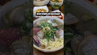 부산 칼국수집에는 이걸 줍니다해물칼국수 하나만 주문해도강된장+열무김치에 보리밥을 내어주시는데이거만 먹어도 배부르겠다 싶었어요 #망미 #국수명가