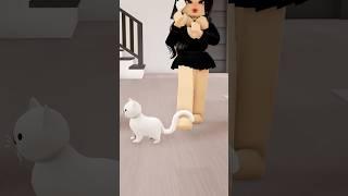KITTY AT SCHOOL IN ROBLOX.. #roblox #berry #shorts