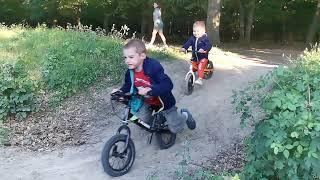 Albert Postolache 1 year 10 months si Robert Postolache 5 years 6 months Kids Bike Downhill