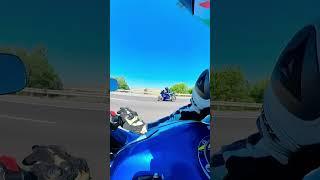 Suzuki GSX-R600 vs Yamaha R6 roll fast and furious