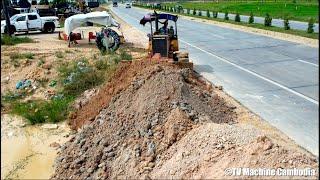 Excellent Techniques Of Machinery Bulldozer Working Push & Cutting Slope Clearing Soil In Project