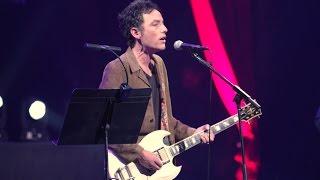 Jakob Dylan performs 'Baby, Please Don't Go'