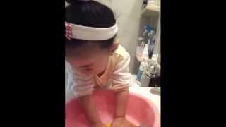 Baby Yebin Washing Her Face 세수하는 예빈!