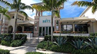 Window Shopping On Historic Third Street Naples Florida