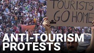 Mallorca anti-tourism protests: Thousands turn on holidaymakers in Spain
