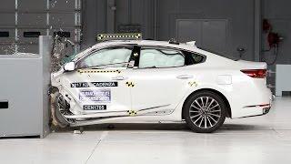 2017 Kia Cadenza driver-side small overlap IIHS crash test