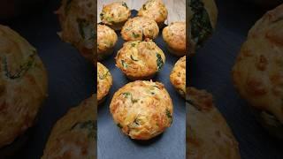 MUFFINS WITH CHEESE AND SPINACH