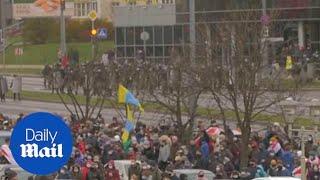 Belarus protests: Security detain hundreds of anti-government protesters in Minsk