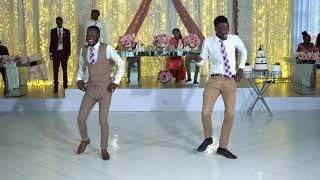 Wedding Guests With Classic Dance Moves | ZimWeddings