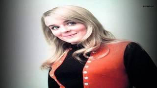 BIOGRAPHY OF SINEAD CUSACK  |Yuvashare