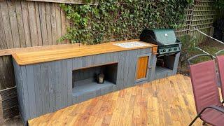 Pallet wood DIY outdoor kitchen area