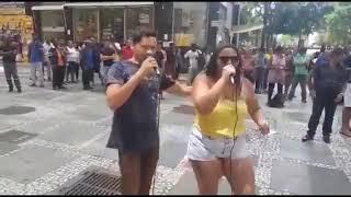 ANDRÉ LUIZ E MORENA DÃO SHOW DE SUCESSO NAS RUAS DO CENTRO DE SÃO PAULO 