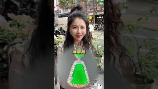 海外华子太有心了，赶在感恩节前给妈妈买翡翠无事牌。