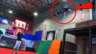 Noobs vs Parkour PROFESSIONAL!! *EXTREME Parkour Survival Challenge*