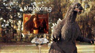 Unboxing. X-plus Godzilla 1989 by Yuji Sakai. Ric.