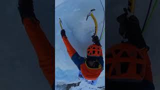 Escalada en hielo por la cascada de los pulmones de la cabeza de hierro 01/02/23