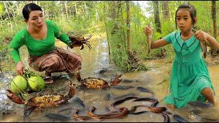 Many fish and crabs catch & cook for survival-Boiled crabs soup & cooking fish spicy tasty delicious