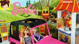 Barbie Trabaja en Mc Donalds Drive-Thru con Bebes Frozen Trolls Villanos + Ladybug