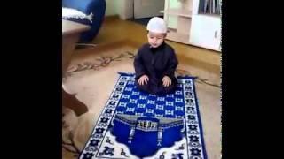 Femija vogel thret ezan dhe fal namaz