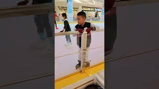 NAUFAL MAIN ICE SKATING