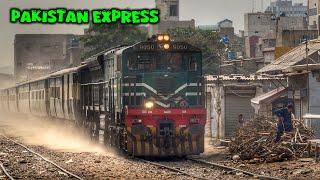 Pakistan Express Raising Dust Storm at Boloch Colony Karachi #highspeedtrain #railway #pakistan