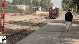 Speedy Arrival  Train 18 Down Millat Express at Sargodha Junction | treni in ferrovia pakistan