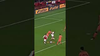 Mesut Özil's Masterclass: Bouncing Ball Shot Technique