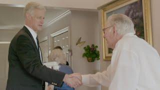 BYU students deliver Meals on Wheels with President Worthen