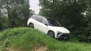 NIO ES8 going off-road! Video by American NIO owner Andy