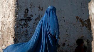 Taliban chief orders all Afghan women to wear burqa in public • FRANCE 24 English