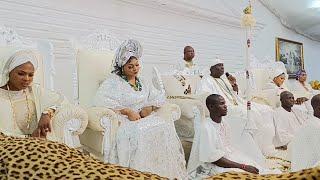 OONI WITH HIS STUNNING QUEENS AS HE ADDRESSES EVERYONE AFTER  EXITING ILOFI.