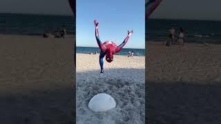 Real spiderman.#spiderverse#ps4 #cosplay#marvel#mcu#stunt #spiderman#suit#backflip #stuntman#beach