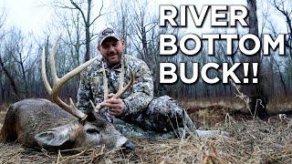 BEAUTIFUL Mississippi River Bottom Buck!! | Southern Rut Hunting Action!