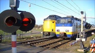 Spoorwegovergang Helmond Brandevoort // Dutch railroad crossing