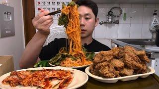 비빔국수 간장통닭 쌩지입니다 국수 엄마야 배터지겄네~ 간장통닭이 비빔국수랑 진짜 잘 어울리네요 먹방MUKBANG