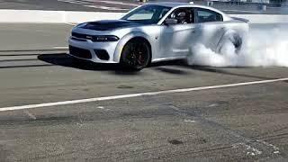 2020 Dodge Charger SRT Hellcat Widebody does a Gigantic Burnout