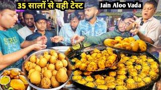 35 सालों से लोगों को खिलाते है Vada Pav का वही टेस्ट | Ujjain मालीपुरा का सबसे फेमस Jain Aloo Vada