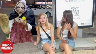 WITCH PRANK: SCARING EVERYONE IN SPAIN !!!