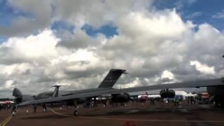 F-16 Fighting Falcon air display