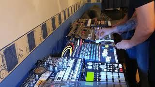 Live Techno Acid house Jam - Hardware only- Arturia Drumbrute - Korg Electribe - Akai MPC 1000