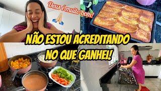 GANHEI UM PRESENTE INCRÍVEL|ALMOÇO FRESCO | BOLO DE BANANA PERFEITO | LIMPEZA NA COZINHA PÓS ALMOÇO