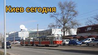 Киев 2024 жизнь в Киеве Троещина ул. Закревского, самолёт.