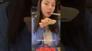 在韩国吃生拌牛肉的初体验来啦！#美食vlog #韩国美食 #生拌牛肉 #烤肉真香 #美食推荐