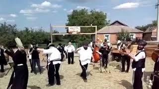 Spontaneous dance outbreak in Mezhibiz marketplace