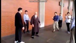 Tai Chi Grand Master uses chi field to expel multiple attackers