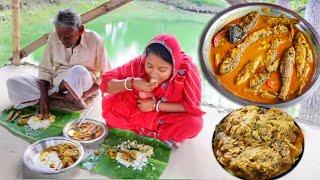 popi kitchen eating bata macher malaikari, kochushak, and hot rice